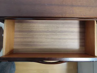 Comodino in legno massello con 3 cassetti