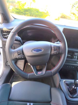 Ford Focus ST 2025 3 mantenimientos incluidos