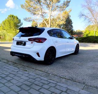 Ford Focus ST 2025 3 mantenimientos incluidos