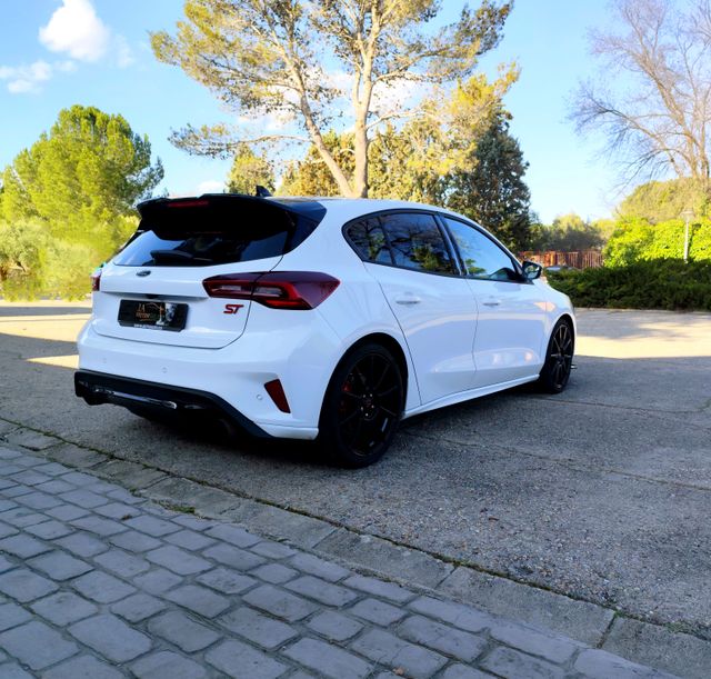 Ford Focus ST 2025 3 mantenimientos incluidos