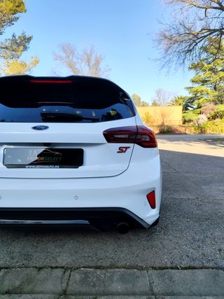 Ford Focus ST 2025 3 mantenimientos incluidos