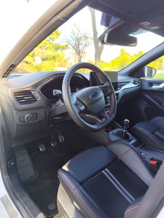 Ford Focus ST 2025 3 mantenimientos incluidos