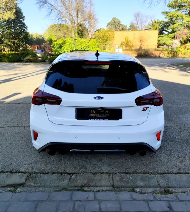 Ford Focus ST 2025 3 mantenimientos incluidos