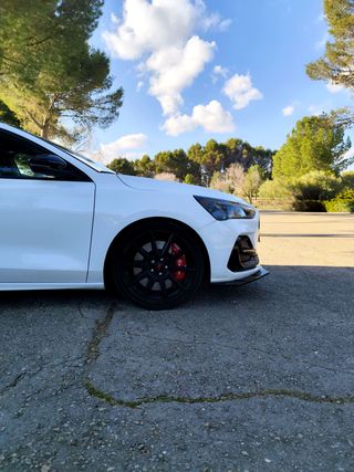 Ford Focus ST 2025 3 mantenimientos incluidos