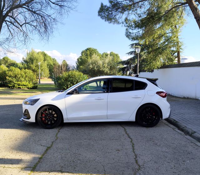 Ford Focus ST 2025 3 mantenimientos incluidos