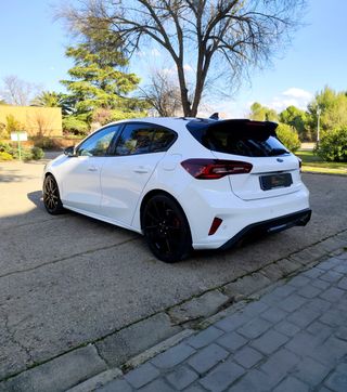 Ford Focus ST 2025 3 mantenimientos incluidos
