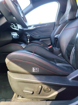 Ford Focus ST 2025 3 mantenimientos incluidos