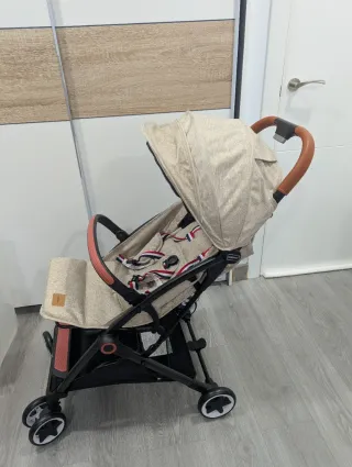 Carro de bebé color beige