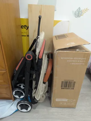 Carro de bebé color beige