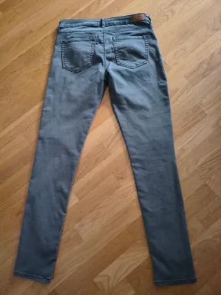 Pantalones skinny Sfera grises