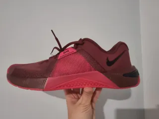 T45,5 Nike Metcom 10 rojas
