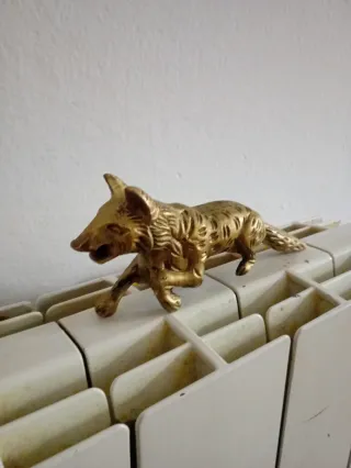 Figura de zorro de latón