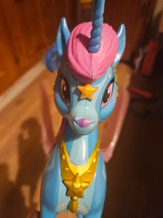 Muñeca y unicornio Shimmer y Unicornio
