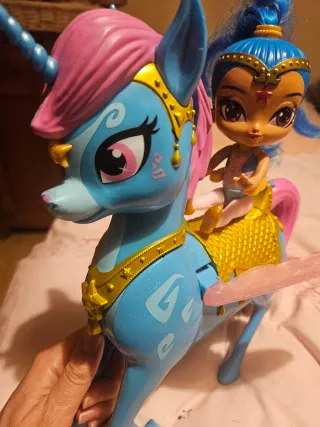 Muñeca y unicornio Shimmer y Unicornio