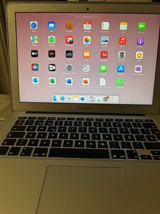 Macbook Air 13 pulgadas, con cargador original