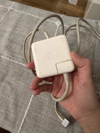 Macbook Air 13 pulgadas, con cargador original