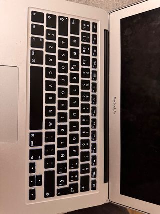 Macbook Air 13 pulgadas, con cargador original