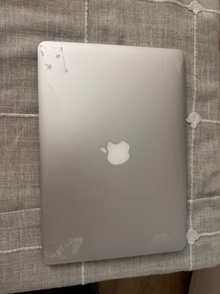 Macbook Air 13 pulgadas, con cargador original