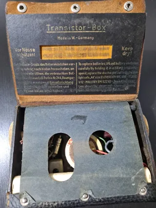 Radio Antigua Grundig Negra y Dorada