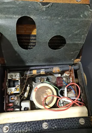 Radio Antigua Grundig Negra y Dorada