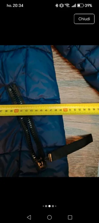 Piumino blu con cappuccio e pelliccia