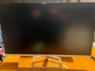 Monitor HP 27fwa con urto sullo schermo