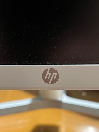 Monitor HP 27fwa con urto sullo schermo