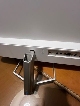 Monitor HP 27fwa con urto sullo schermo