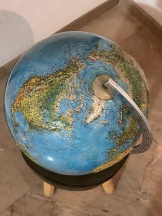 Globo terráqueo vintage iluminado