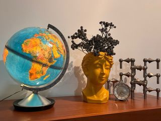 Globo terráqueo vintage iluminado