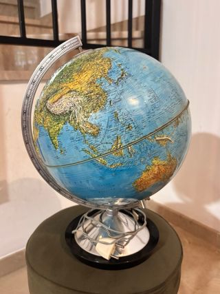 Globo terráqueo vintage iluminado