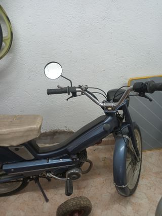 Mobylette Moped Azul y Beige