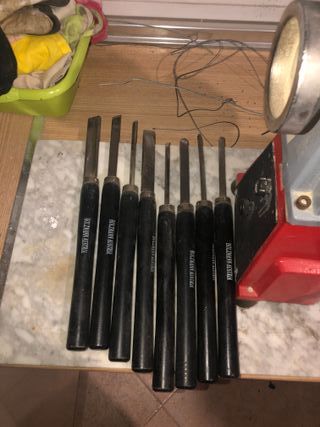 Torno para madera con herramientas