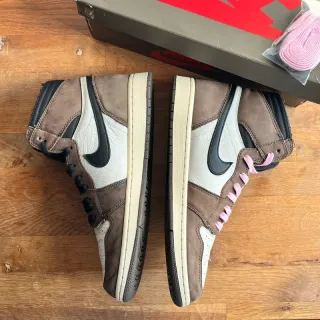 Jordan 1 High Travis Scott Dark Mocha Talla 44