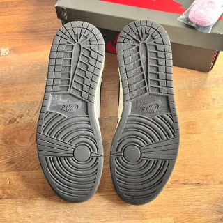 Jordan 1 High Travis Scott Dark Mocha Talla 44