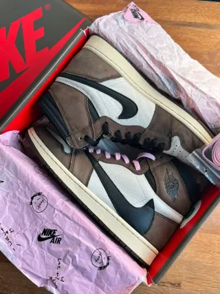 Jordan 1 High Travis Scott Dark Mocha Talla 44