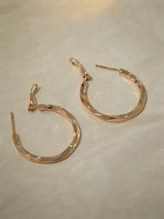 Orecchini a cerchio sottili sfaccettati lucidi