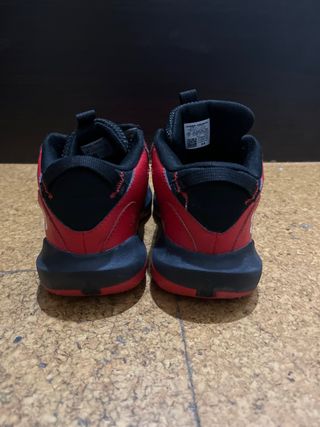 Zapatillas Under Armour rojas y negras T37