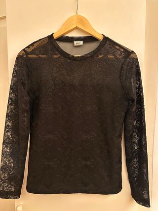 Blusa de encaje negra manga larga