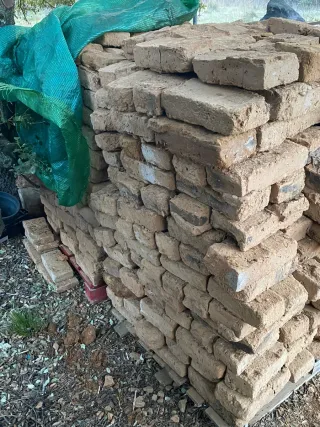 Ladrillos de adobe rústicos