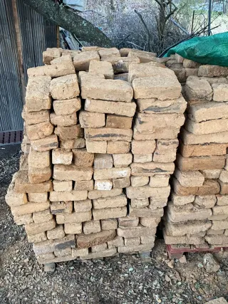 Ladrillos de adobe rústicos