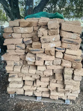 Ladrillos de adobe rústicos