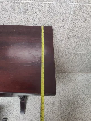 Mesa vintage de madera oscura