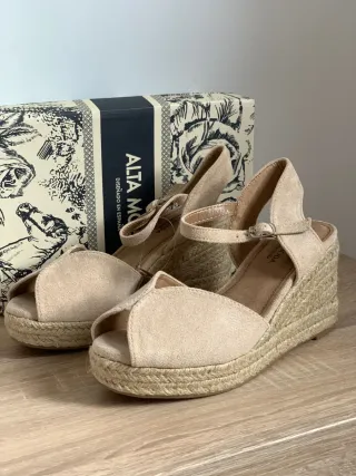 Sandalias cuña. Número 41