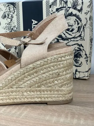 Sandalias cuña. Número 41