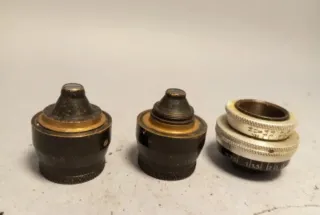 Caja de lentes de cine antiguas y tapas