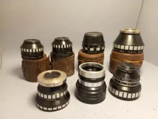 Caja de lentes de cine antiguas y tapas