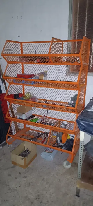 Estantería Metálica Naranja con Ruedas