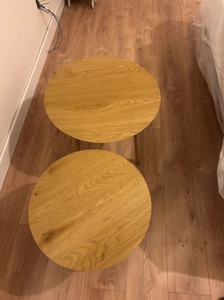 Set di due tavolini rotondi in legno