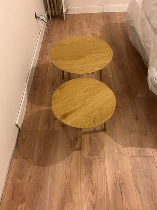 Set di due tavolini rotondi in legno